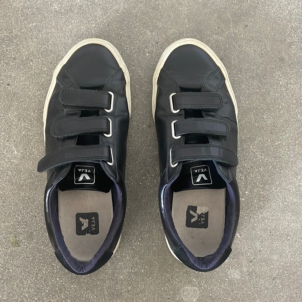 Black Vejas in a size 9US men